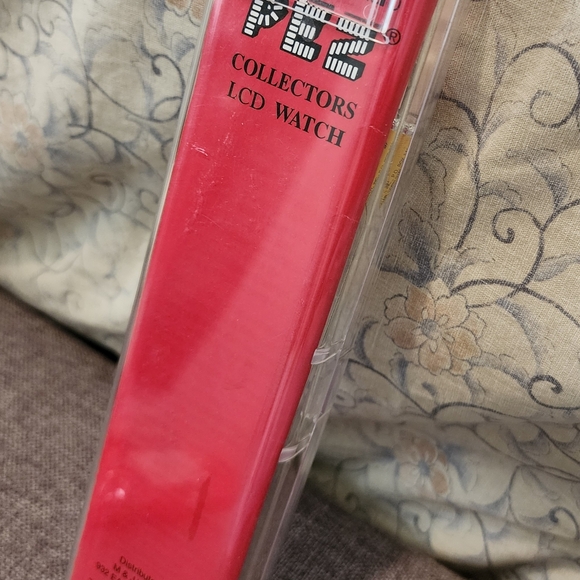 PEZ -  LCD Watch Psychedelic Green Eye Tan Hand Mint in Original Case. - Picture 3 of 3